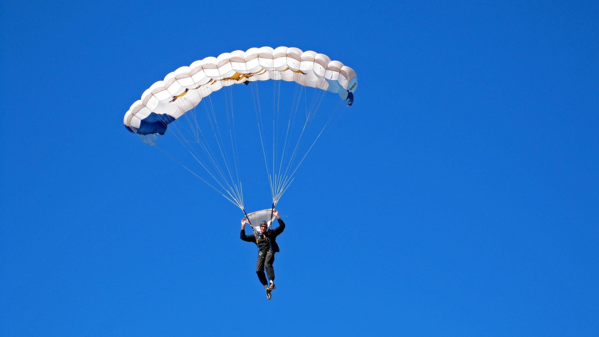 kaiyun电竞-“夜幕追逐：黑夜中的极速冲击”，夜幕追击背景故事